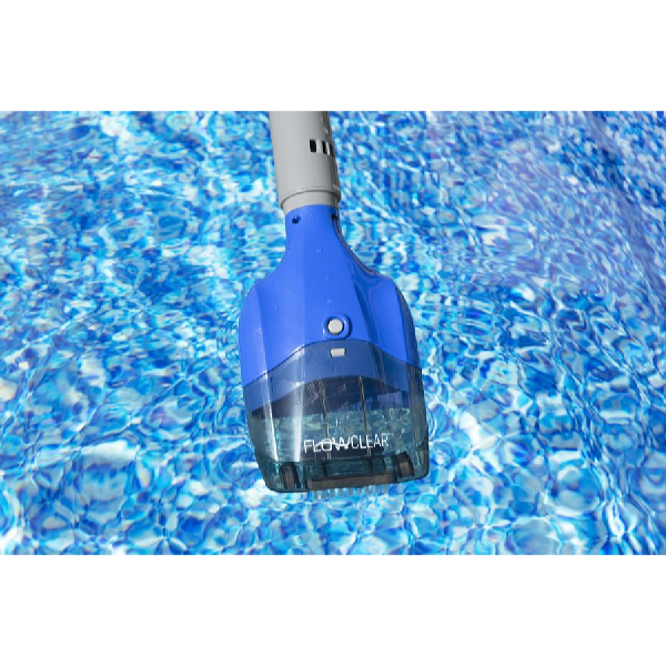 58648_vysavac_bazenovy_aqua-tech_voda_1.jpg